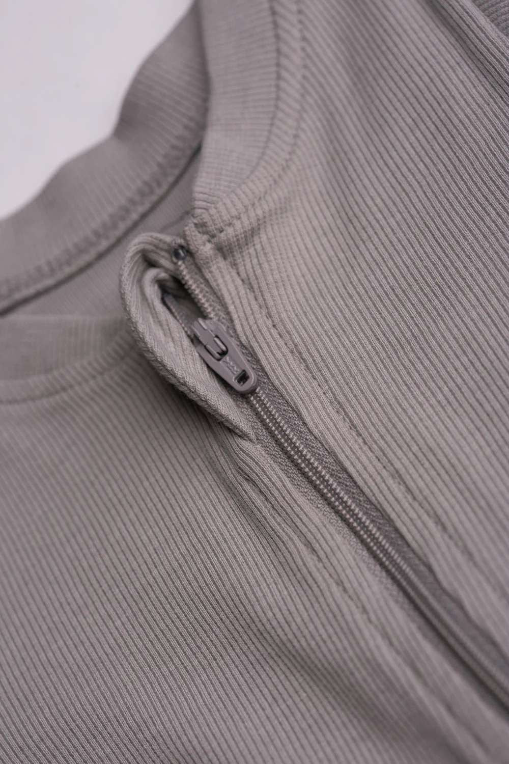 Grey ribbed organic cotton ZippyBoo suit - Image 4