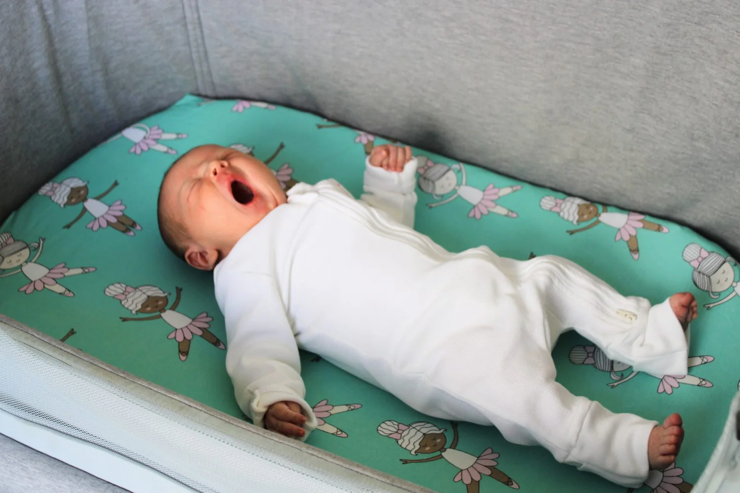 White ribbed organic cotton ZippyBoo suit - Image 5