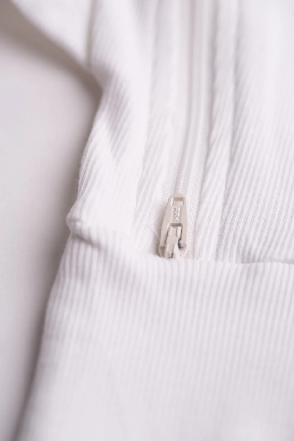White ribbed organic cotton ZippyBoo suit - Image 8